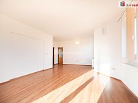 Prodej, dvougenerační rodinný dům (2+kk, 5+kk + 2x balkón) s pozemkem 2.075 m2, Dolní Třebonín - 14