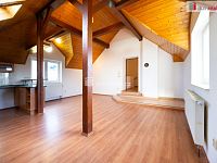 Prodej, dvougenerační rodinný dům (2+kk, 5+kk + 2x balkón) s pozemkem 2.075 m2, Dolní Třebonín - 27