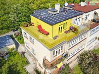  Slunný byt 1+kk 23m2 po rekonstrukci s velkou terasou 39m2 s panoramatickým výhledem, 3.p (4. NP), Smíchov