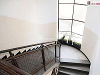  Slunný byt 1+kk 23m2 po rekonstrukci s velkou terasou 39m2 s panoramatickým výhledem, 3.p (4. NP), Smíchov - 15