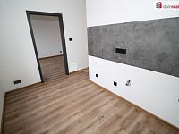 Krásný byt 2+1/B/S po kompletní rekonstrukci v cihlovém domě v Sokolově - 11