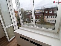 Krásný byt 2+1/B/S po kompletní rekonstrukci v cihlovém domě v Sokolově - 12