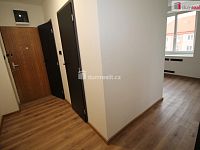 Krásný byt 2+1/B/S po kompletní rekonstrukci v cihlovém domě v Sokolově - 13