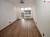 Krásný byt 2+1/B/S po kompletní rekonstrukci v cihlovém domě v Sokolově - 2