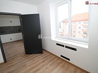 Krásný byt 2+1/B/S po kompletní rekonstrukci v cihlovém domě v Sokolově - 4