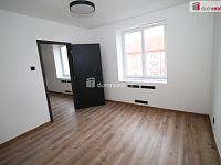 Krásný byt 2+1/B/S po kompletní rekonstrukci v cihlovém domě v Sokolově - 5