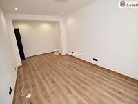 Krásný byt 2+1/B/S po kompletní rekonstrukci v cihlovém domě v Sokolově - 6