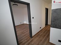 Krásný byt 2+1/B/S po kompletní rekonstrukci v cihlovém domě v Sokolově - 7