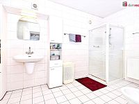 prodej  2gen. RD 6+2 210 m2, pozemek 1322 m2, Hostín, okres Mělník - koup 1.np