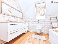 prodej  2gen. RD 6+2 210 m2, pozemek 1322 m2, Hostín, okres Mělník - koup 2 np