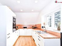 prodej  2gen. RD 6+2 210 m2, pozemek 1322 m2, Hostín, okres Mělník - kuch linka 2