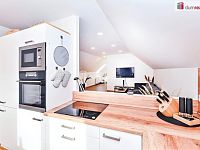 prodej  2gen. RD 6+2 210 m2, pozemek 1322 m2, Hostín, okres Mělník - kuch linka