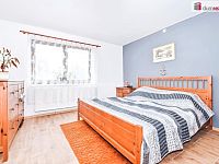 prodej  2gen. RD 6+2 210 m2, pozemek 1322 m2, Hostín, okres Mělník - lož 1 np