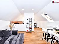 prodej  2gen. RD 6+2 210 m2, pozemek 1322 m2, Hostín, okres Mělník - obývák 3