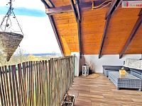 prodej  2gen. RD 6+2 210 m2, pozemek 1322 m2, Hostín, okres Mělník - terasa 1