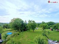 prodej  2gen. RD 6+2 210 m2, pozemek 1322 m2, Hostín, okres Mělník - výhled terasa1