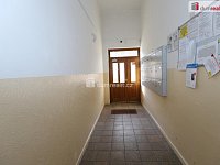 Prostorný byt 2+1 v pátém patře s výtahem na Čerťáku v Karlových varech - 10