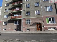 Prostorný byt 2+1 v pátém patře s výtahem na Čerťáku v Karlových varech - 12
