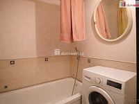 Prostorný byt 2+1 v pátém patře s výtahem na Čerťáku v Karlových varech - 7