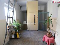 Prostorný byt 2+1 ve čtvrtém patře s výtahem na Čerťáku v Karlových varech - 11