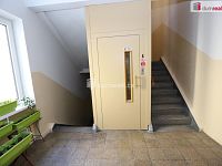 Prostorný byt 2+1 ve čtvrtém patře s výtahem na Čerťáku v Karlových varech - 12