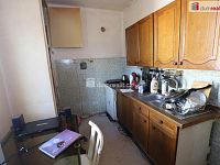 Prostorný byt 2+1 ve čtvrtém patře s výtahem na Čerťáku v Karlových varech - 6