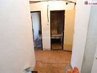 Prostorný byt 2+1 ve čtvrtém patře s výtahem na Čerťáku v Karlových varech - 9