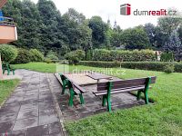 Nájem bytu 3+1+L+garáž - před domem