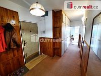 Nájem bytu 3+1+L+garáž - předsíň bytu