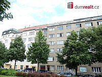 Pronájem 1+kk 32m2, po rekonstrukci, přízemí, atraktivní lokalita Praha 6, nám. Interbrigády - 12