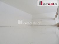 Pronájem 1+kk 32m2, po rekonstrukci, přízemí, atraktivní lokalita Praha 6, nám. Interbrigády - 9