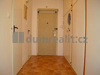 Pronájem bytu 2+1 56m2 balkon P10 Malešice Skřivanská neprůchozí pokoje rekonstrukce částečně zařízený  - 12