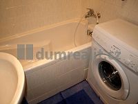 Pronájem bytu 2+1 56m2 balkon P10 Malešice Skřivanská neprůchozí pokoje rekonstrukce částečně zařízený  - 5