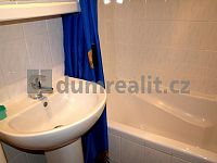 Pronájem bytu 2+1 56m2 balkon P10 Malešice Skřivanská neprůchozí pokoje rekonstrukce částečně zařízený  - 6