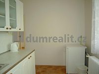 Pronájem bytu 2+1 56m2 balkon P10 Malešice Skřivanská neprůchozí pokoje rekonstrukce částečně zařízený  - 8