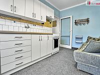 Prodej slunného bytu 2+1 v Ostrově  - 11