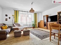 Prodej slunného bytu 2+1 v Ostrově  - 2