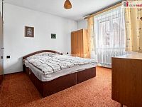 Prodej slunného bytu 2+1 v Ostrově  - 5