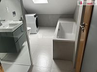 Pronájem, luxusní byt 3+kk/B ve čtvrtém patře s osobním soukromým výtahem v cihlovém domě v Mariánských Lázních - 25