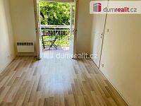 Pronájem bytu 1+kk 22 m2 P5 Smíchov Na Skalce cihla po rekonstrukci balkon - 5