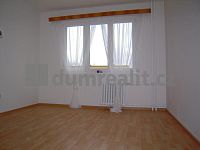 Exkluzivně pronájem 2+1 56m2 balkon P10 Malešice Skřivanská neprůchozí pokoje rekonstrukce částečně zařízený  - 10