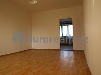 Exkluzivně pronájem 2+1 56m2 balkon P10 Malešice Skřivanská neprůchozí pokoje rekonstrukce částečně zařízený  - 7