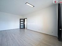 K prodeji, světlý byt 3+1 s jídelnou, šatnou, 2 balkóny a 2 sklepy, ul. Prachatická 1203/13 (u Cinestaru), České Budějovice - 16