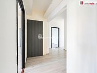 K prodeji, světlý byt 3+1 s jídelnou, šatnou, 2 balkóny a 2 sklepy, ul. Prachatická 1203/13 (u Cinestaru), České Budějovice - 17