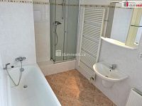 Pronájem bytu s terasou a garážovým stáním, Praha 6  - 11