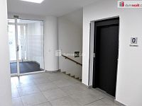 Pronájem bytu s terasou a garážovým stáním, Praha 6  - 17