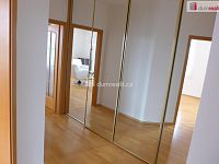 Pronájem bytu s terasou a garážovým stáním, Praha 6  - 5