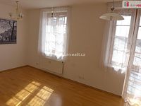 Pronájem bytu s terasou a garážovým stáním, Praha 6  - 6