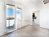 K prodeji, světlý byt 3+1 s jídelnou, šatnou, 2 balkóny a 2 sklepy, ul. Prachatická 1203/13 (u Cinestaru), České Budějovice - 13