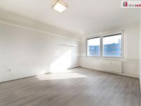 K prodeji, světlý byt 3+1 s jídelnou, šatnou, 2 balkóny a 2 sklepy, ul. Prachatická 1203/13 (u Cinestaru), České Budějovice - 21